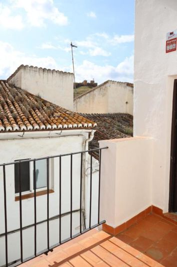 Image No.16-6 Bed Property for sale