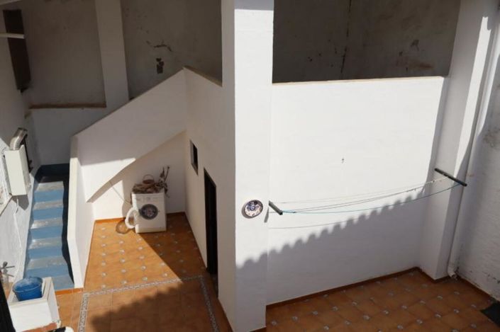 Image No.18-6 Bed Property for sale