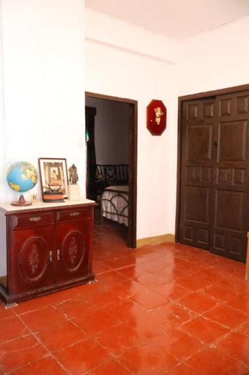 Image No.8-6 Bed Property for sale