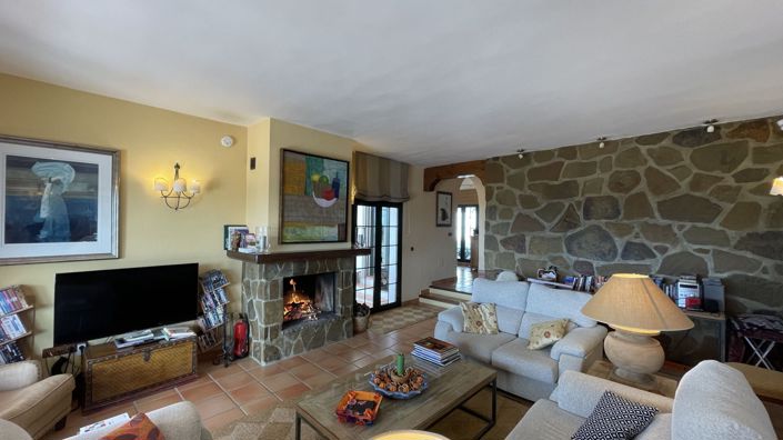Image No.10-5 Bed Country House for sale