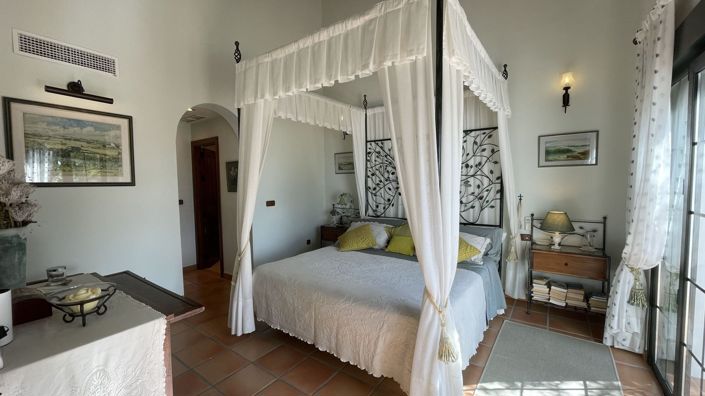 Image No.11-5 Bed Country House for sale