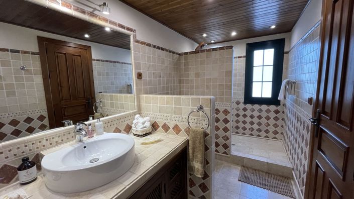 Image No.16-5 Bed Country House for sale
