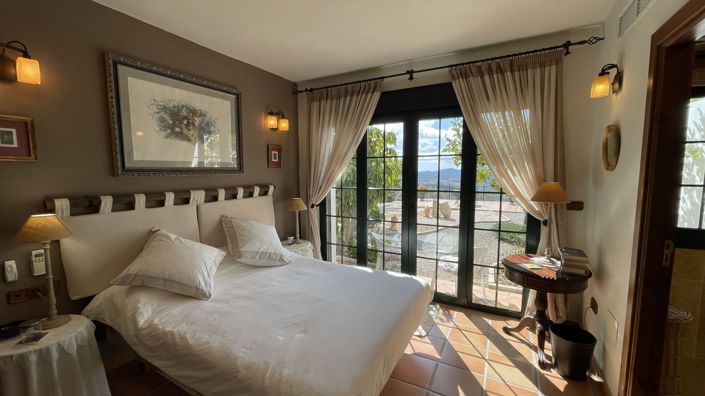 Image No.17-5 Bed Country House for sale
