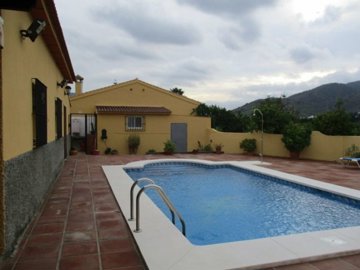 233-country-house-for-sale-in-alora-11-large