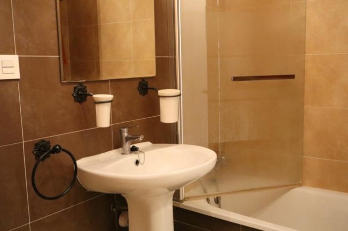 Image No.12-2 Bed Property for sale