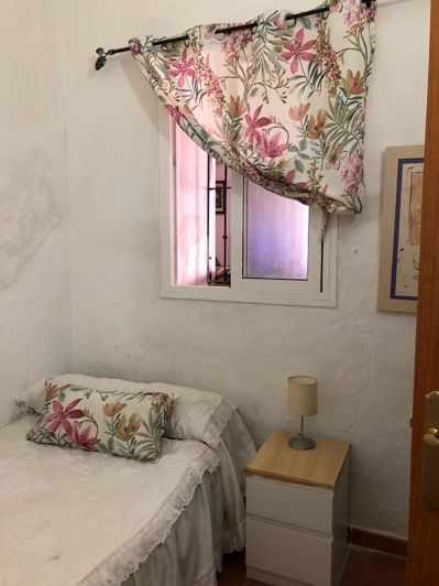 Image No.18-3 Bed House for sale