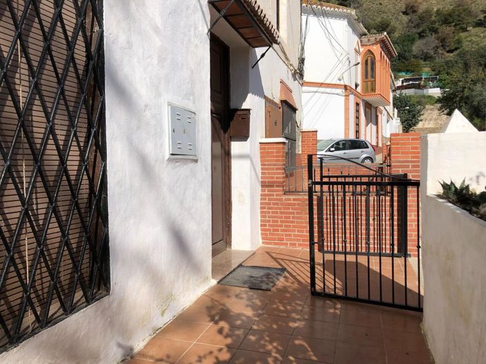 Image No.2-3 Bed House for sale
