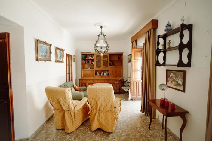 Image No.11-7 Bed Townhouse for sale