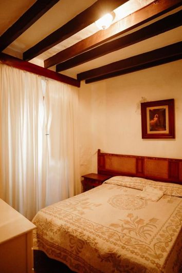Image No.8-7 Bed Townhouse for sale