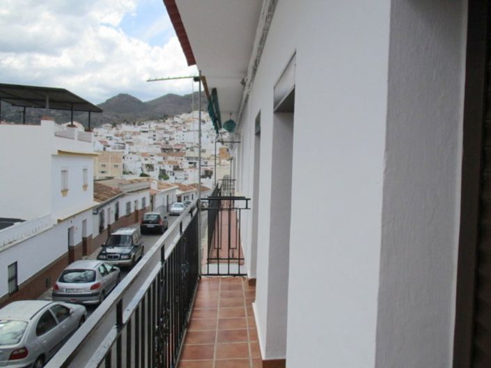Image No.17-4 Bed Townhouse for sale