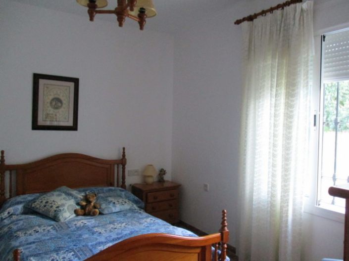 Image No.15-6 Bed Townhouse for sale