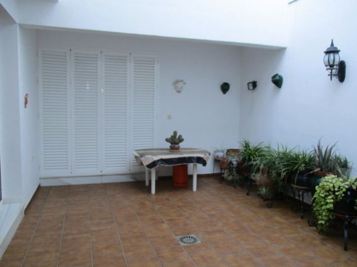 Image No.17-6 Bed Townhouse for sale