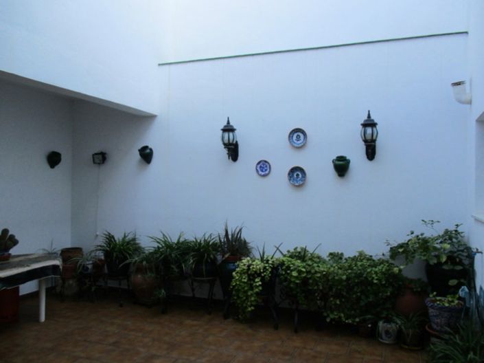 Image No.19-6 Bed Townhouse for sale