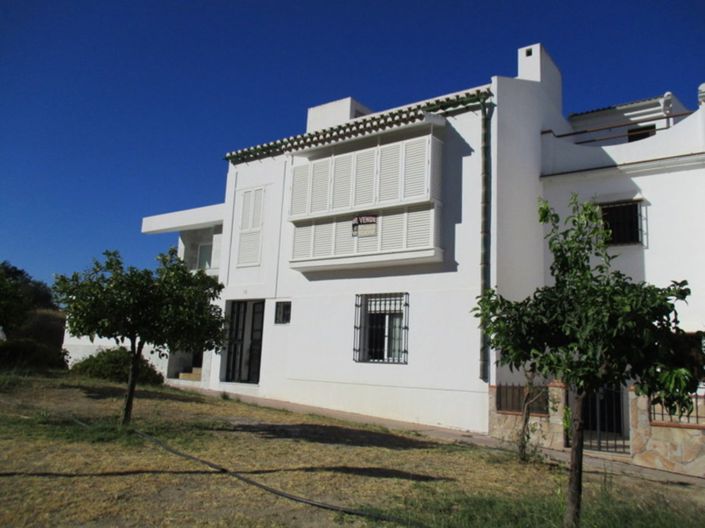 Image No.20-6 Bed Townhouse for sale