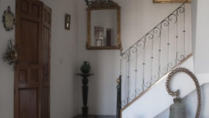 Image No.2-9 Bed Townhouse for sale