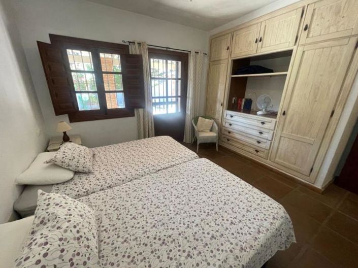 Image No.10-5 Bed Villa for sale