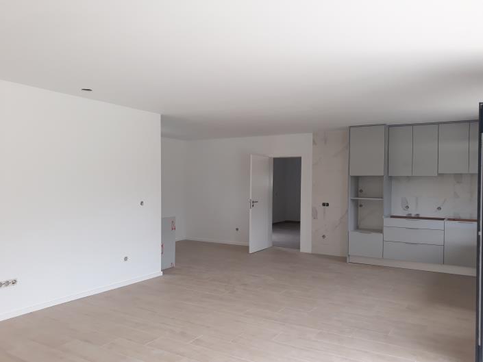 Image No.18-3 Bed House for sale