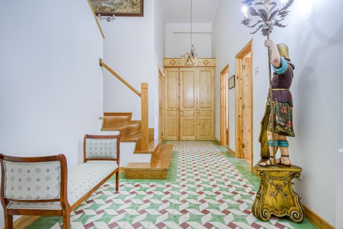 Image No.7-11 Bed Villa for sale