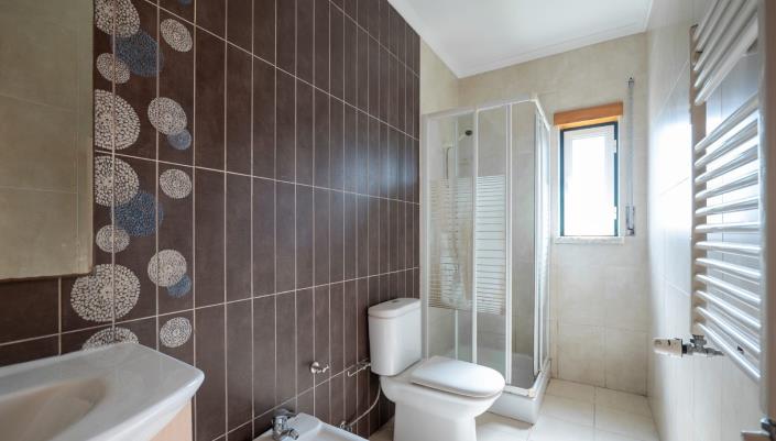 Image No.17-4 Bed House for sale