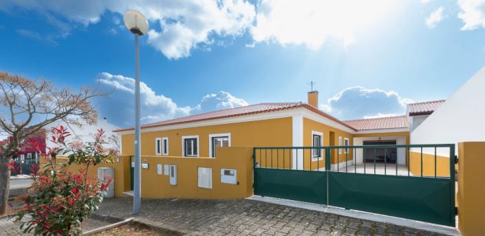 Image No.1-4 Bed House for sale