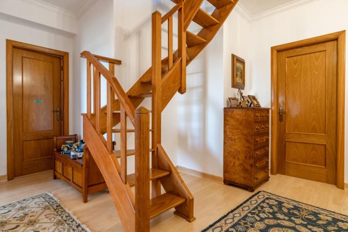 Image No.12-4 Bed House for sale