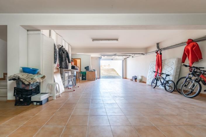 Image No.19-4 Bed House for sale