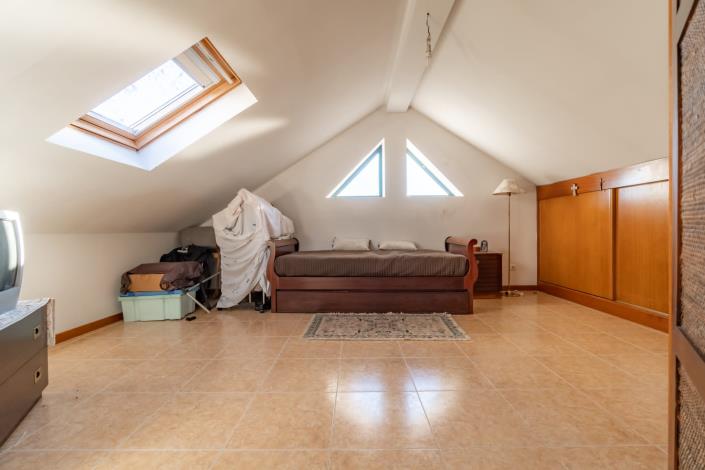 Image No.18-4 Bed House for sale