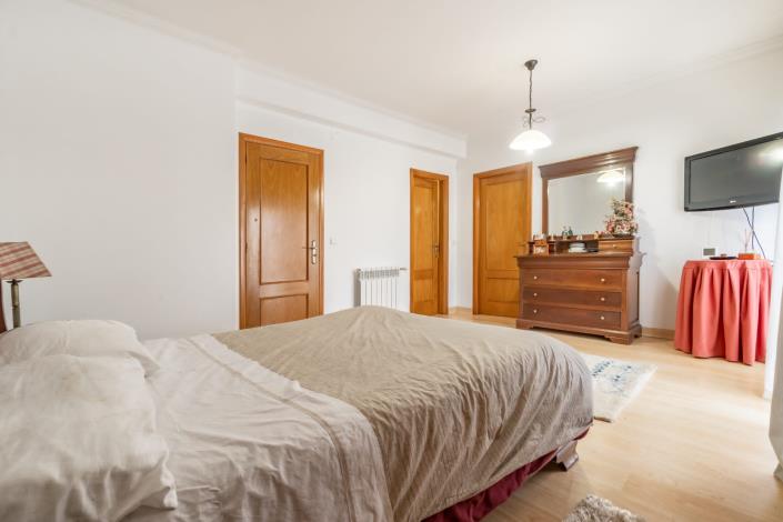 Image No.9-4 Bed House for sale