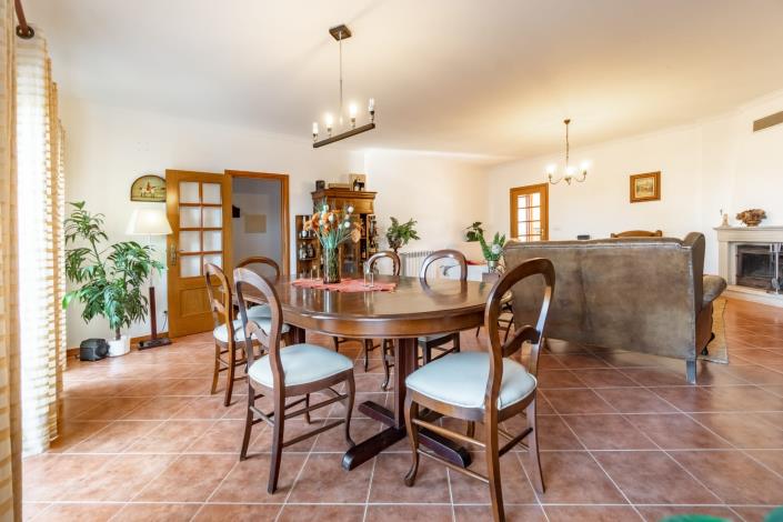 Image No.8-4 Bed House for sale