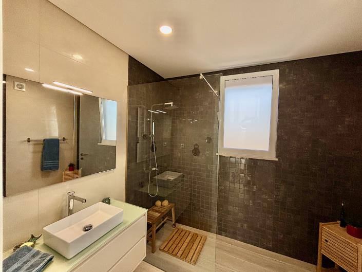 Image No.3-4 Bed Villa for sale