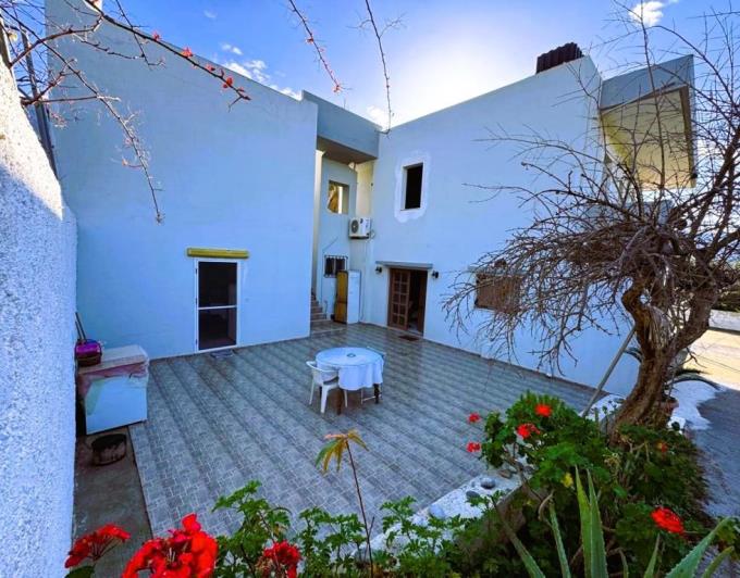 Image No.1-7 Bed House for sale
