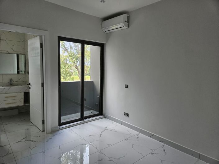 Image No.3-3 Bed Property for sale