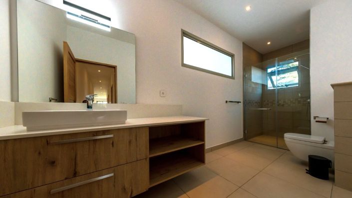Image No.6-3 Bed Property for sale