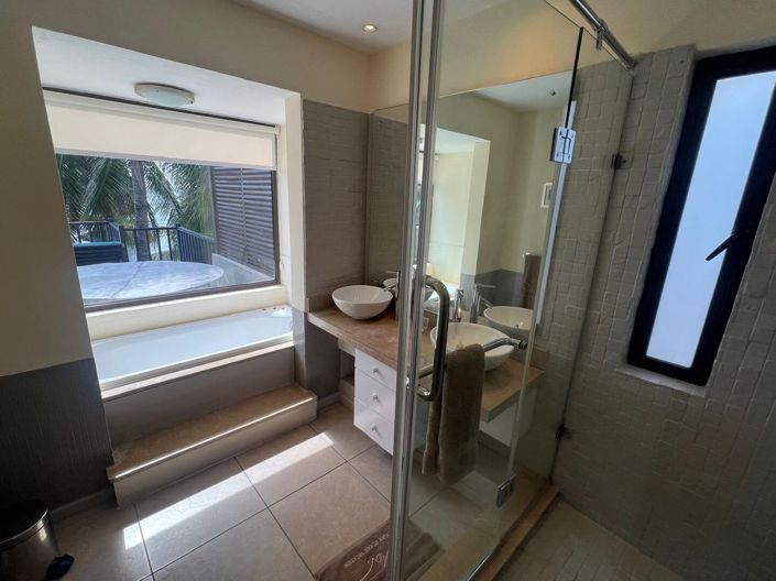 Image No.12-3 Bed Property for sale