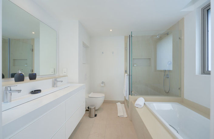 Image No.17-3 Bed Property for sale