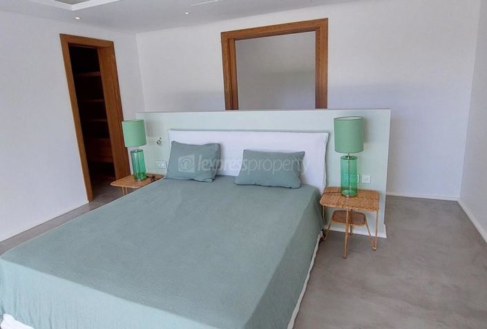 Image No.10-4 Bed Villa for sale