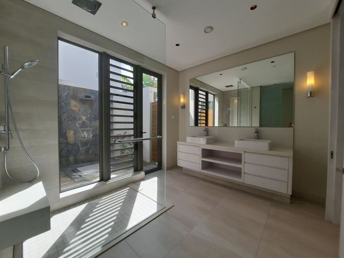 Image No.10-4 Bed Villa for sale