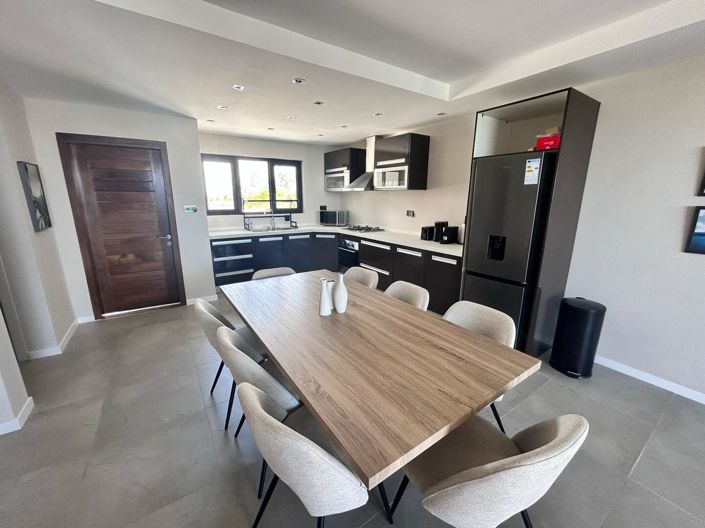 Image No.20-3 Bed Property for sale