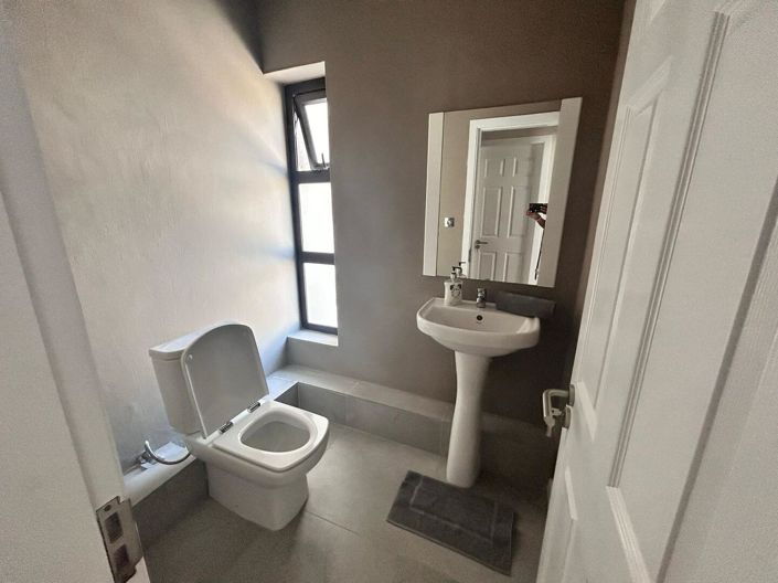 Image No.26-3 Bed Property for sale