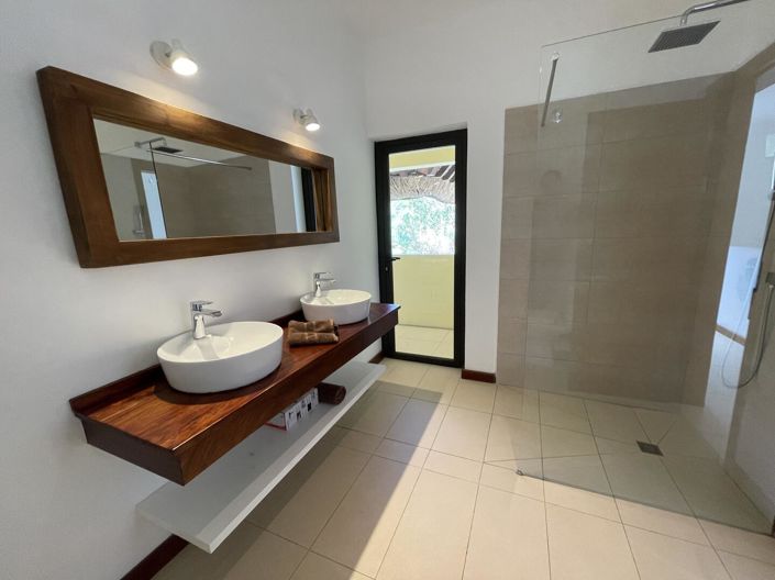 Image No.10-3 Bed Property for sale