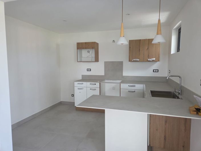 Image No.4-2 Bed Property for sale