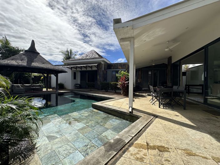 Image No.2-4 Bed Villa for sale