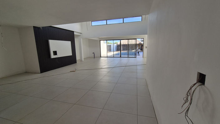 Image No.2-4 Bed Villa for sale