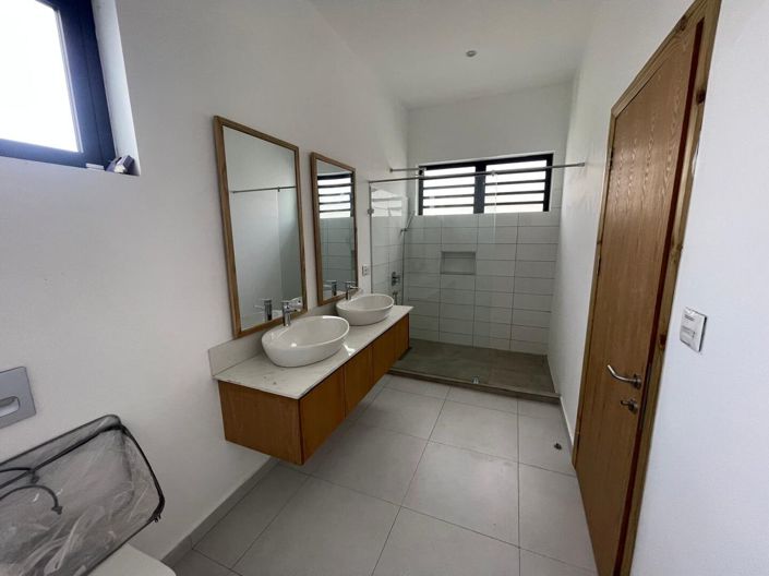 Image No.10-4 Bed Villa for sale