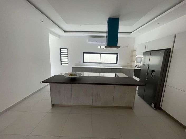 Image No.2-4 Bed Villa for sale