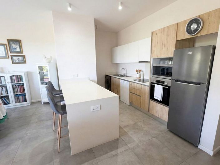 Image No.18-3 Bed Property for sale