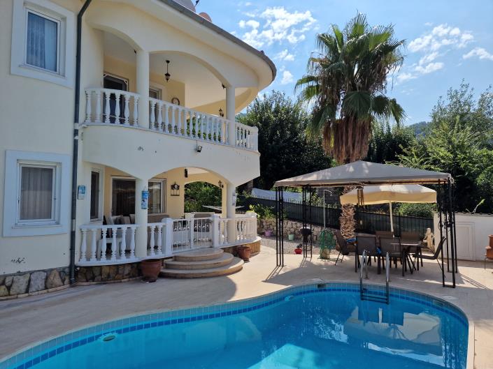 Image No.1-3 Bed Villa / Detached for sale