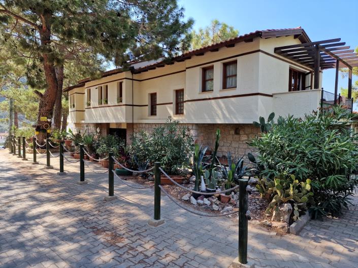 Image No.23-14 Bed Villa / Detached for sale