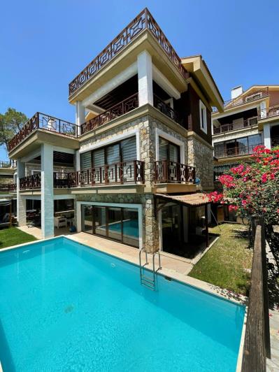 Image No.1-4 Bed Villa / Detached for sale