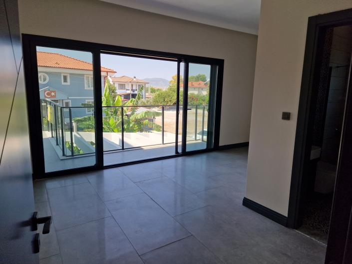 Image No.19-4 Bed Mansion for sale